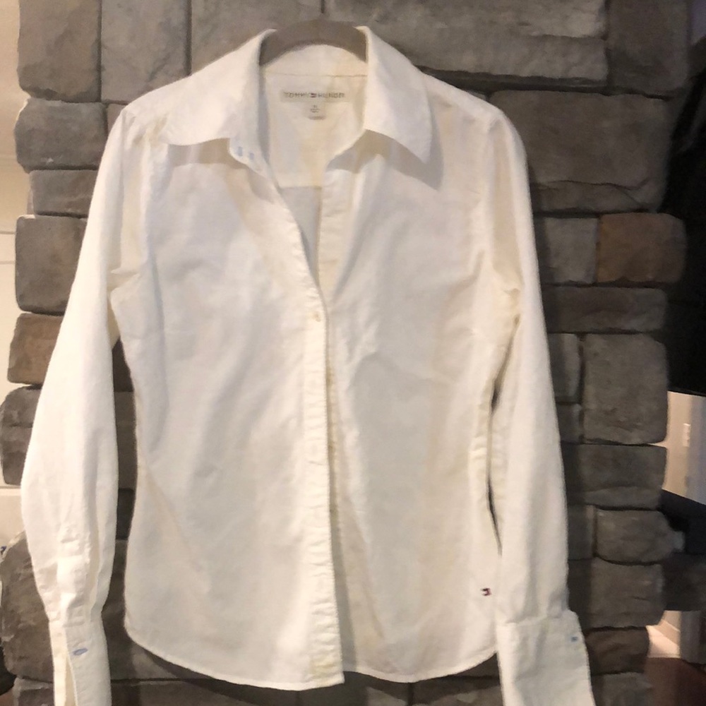 Nice Tommy Hilfiger blouse size Med fits like a small non smoke home